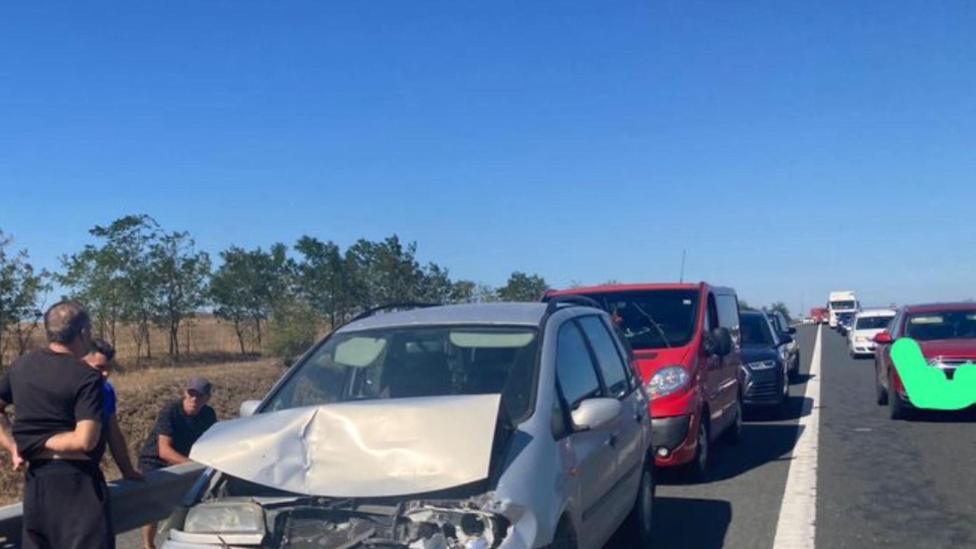 Carambol pe Autostrada Soarelui: accident în lanț cu 5 mașini, la Cernica - Circulație bară la bară, trafic blocat spre Capitală