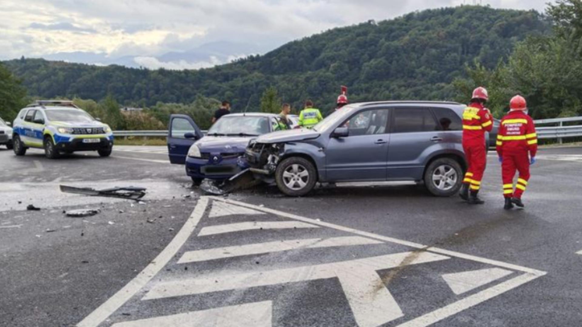 Accident cu 3 victime pe DN7, în județul Sibiu. 3 mașini s-au ciocnit violent