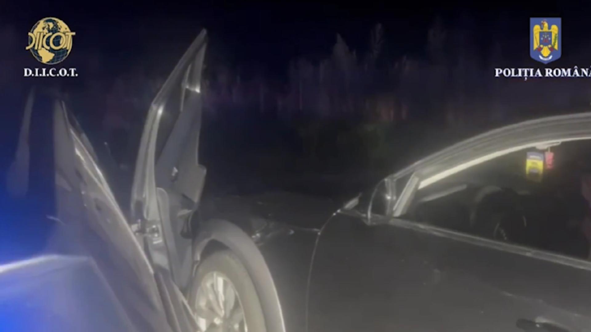 Un traficant de droguri a lovit mașina poliției, la Brașov. Bărbatul a încercat să fugă chiar în timpul perchezițiilior