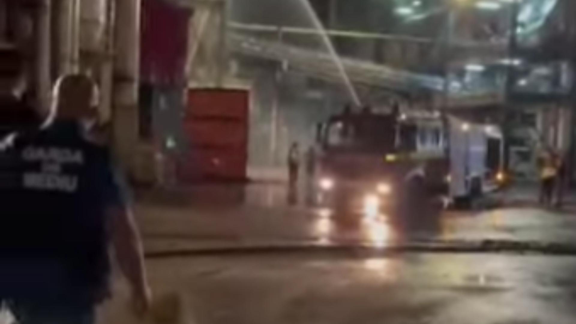 Incendiu puternic la o fabrică de cherestea deținută de austrieci, în Sebeș - Garda de Mediu s-a deplasat la fața locului - VIDEO