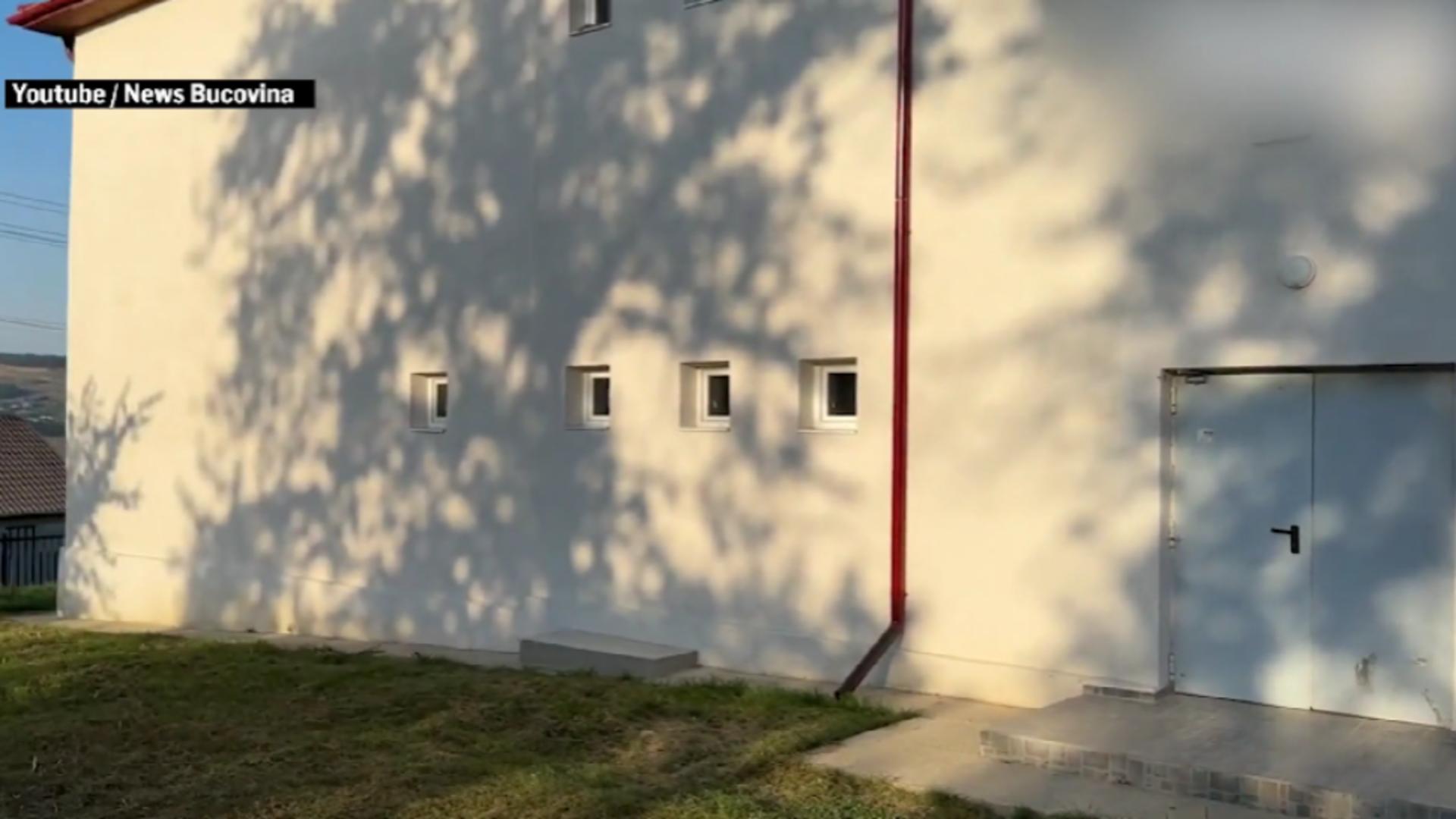 Școală modernizată, cu lacăte pe ușă încă din prima zi a noului an școlar/ Captură video