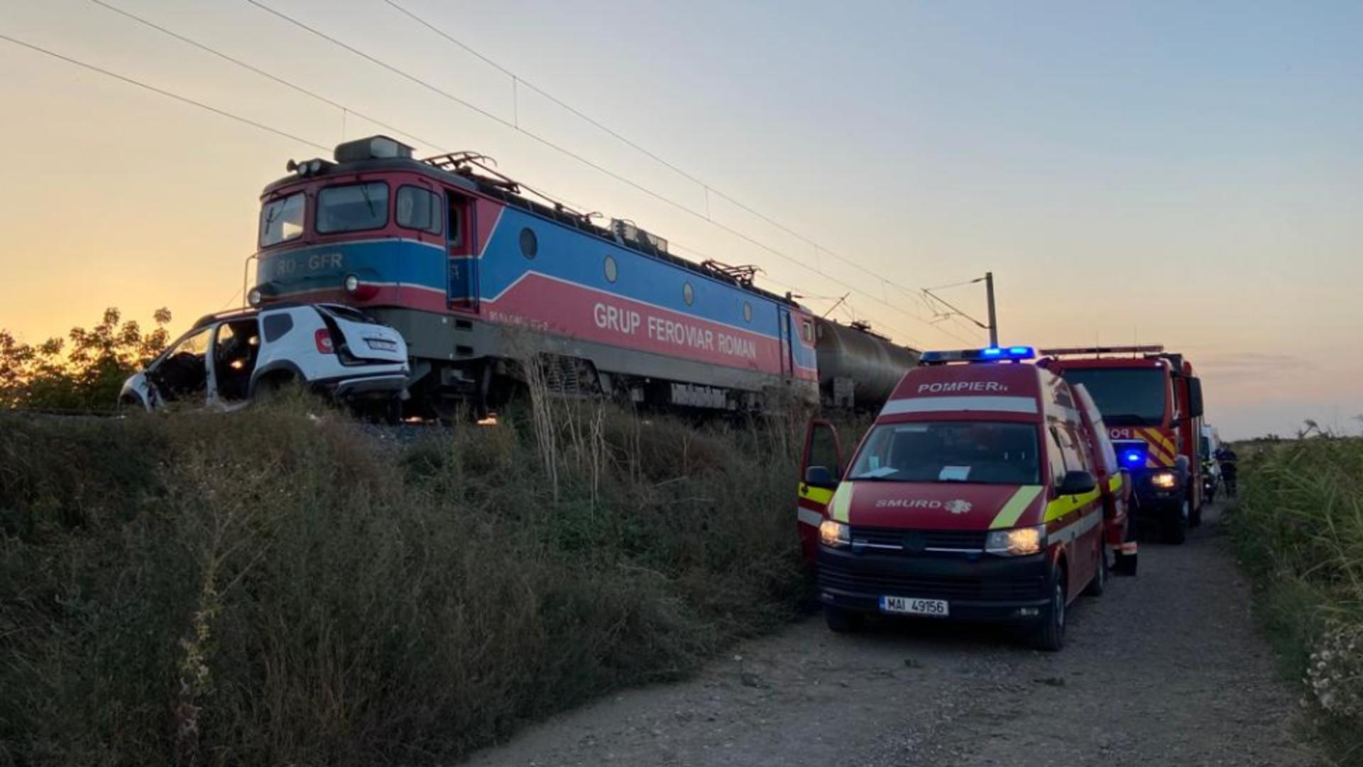 TRAGEDIE pe calea ferată: 3 MORȚI și un rănit după ce o mașină a fost spulberată de un tren, la Țintești – FOTO&VIDEO