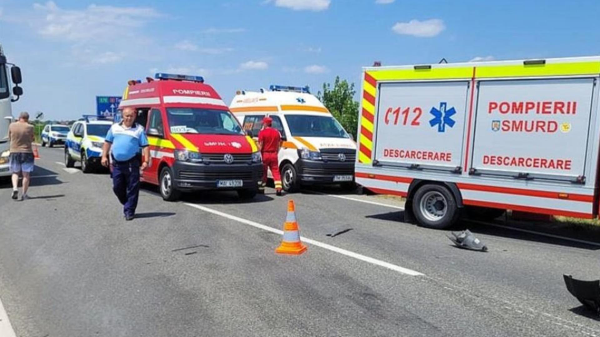 Accident rutier în care a fost implicat un autobuz și o autoutilitară, la Olt - A fost activat Planul Roșu de Intervenție