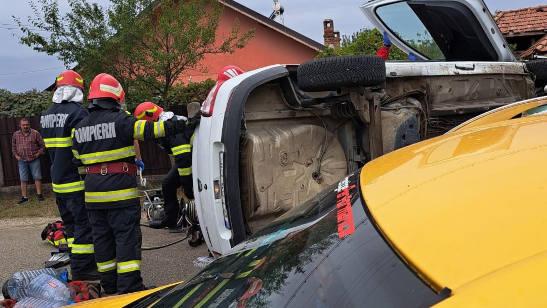 Accident teribil pe o șosea din Gorj. O femeie a murit, alți 2 oameni sunt grav răniți – VIDEO