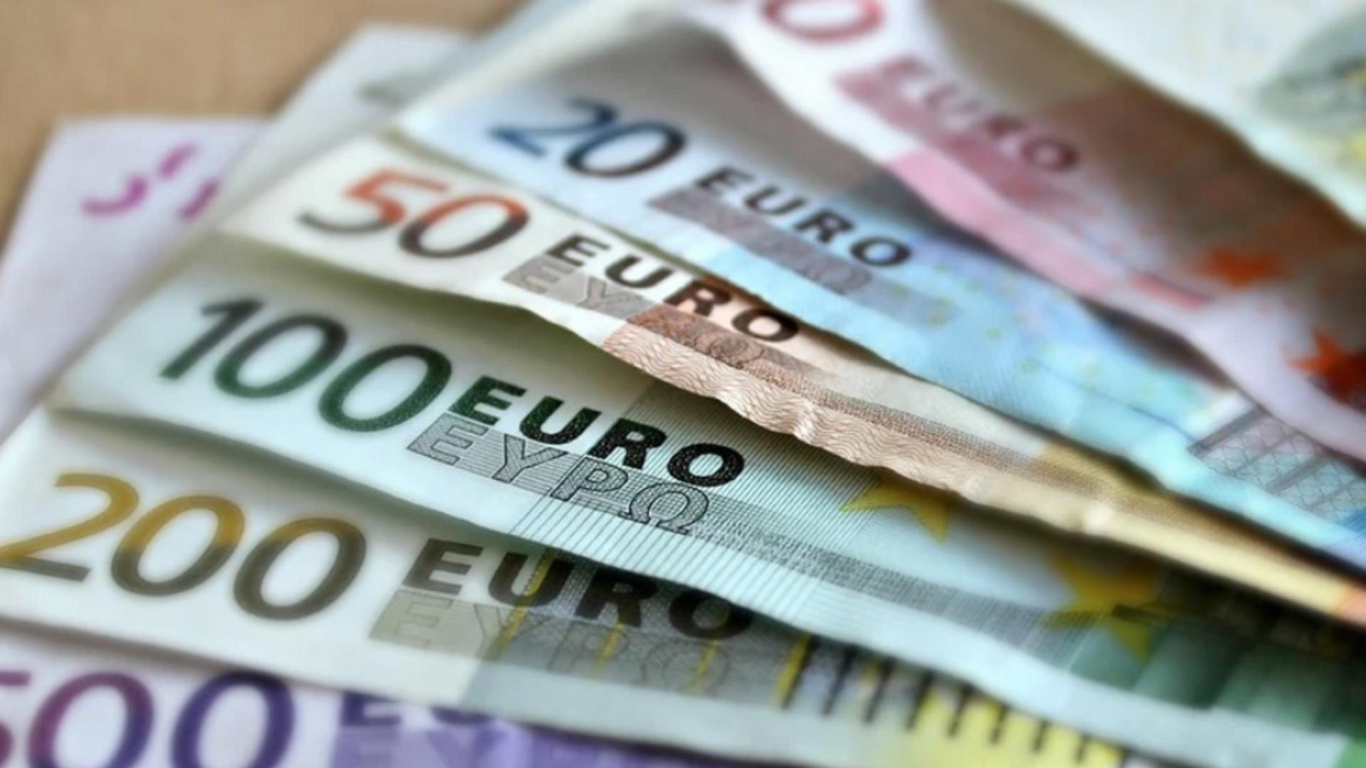 Bancnotele de 200 și 500 de euro vor rămâne în circulație. Foto/Profimedia