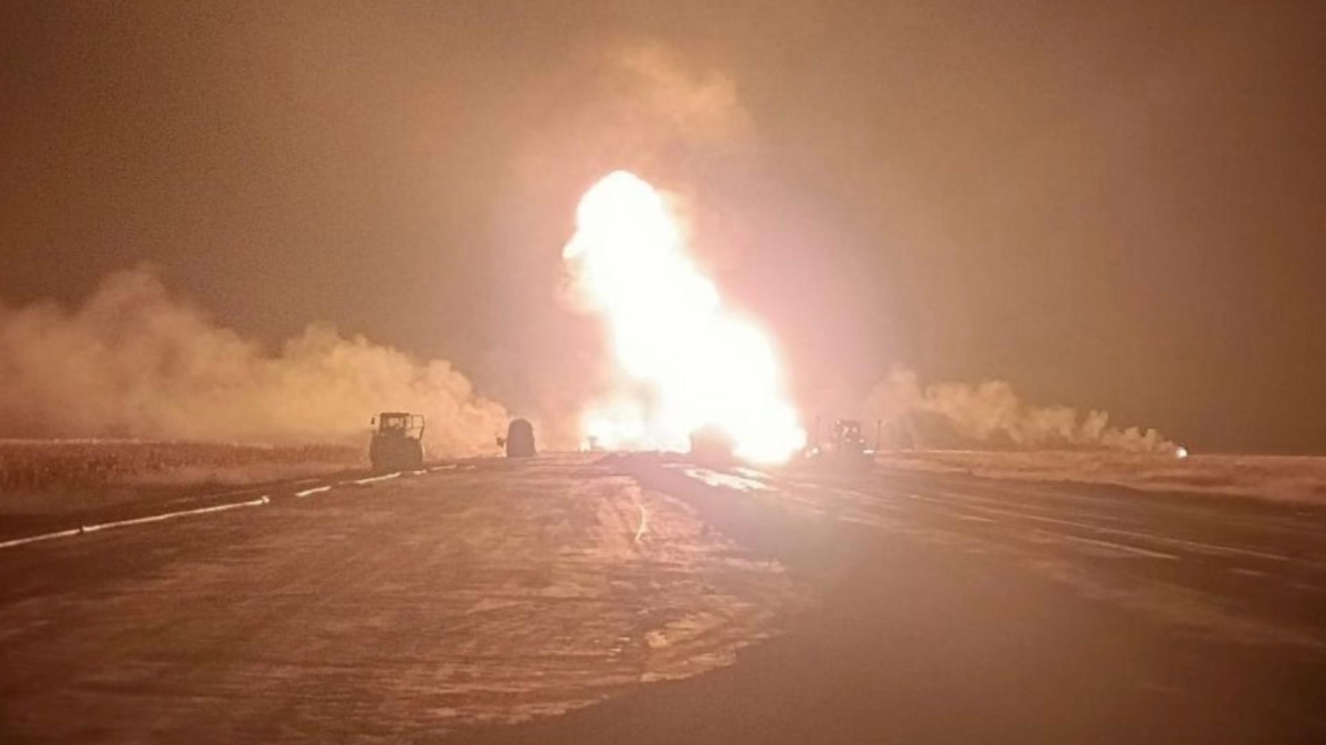 Explozie urmată de incendiu, la magistrala de gaz de la Călimănești