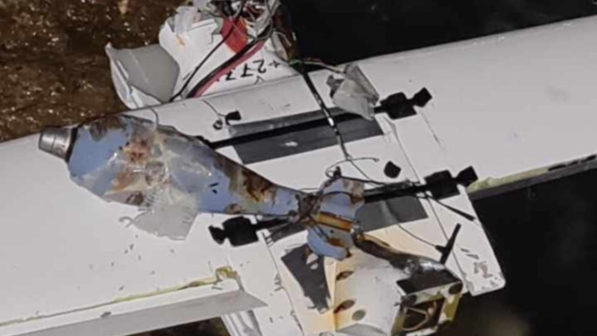 Rămășițele dronei și presupusa încărcătură explozivă (Novinite)