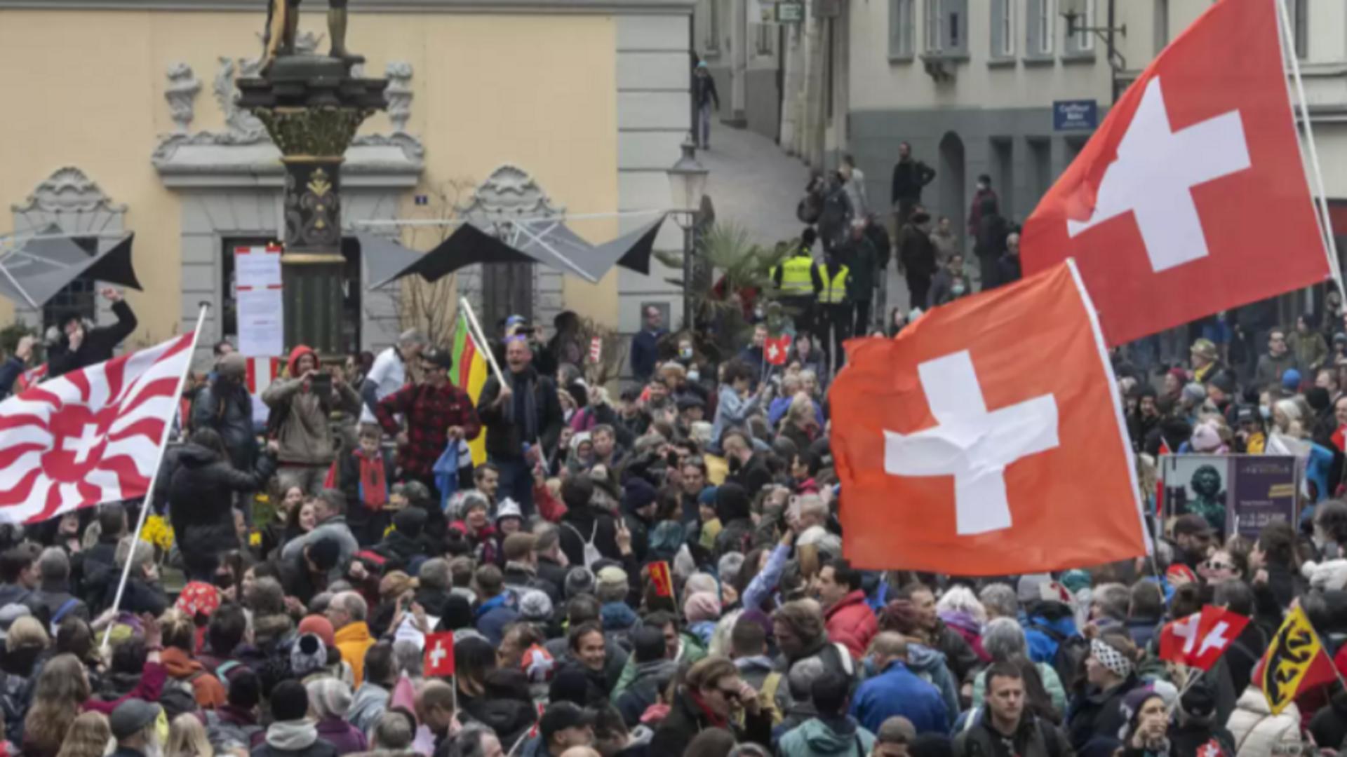 Protest de amploare pentru climă în Elveția. „Opriţi nebunia. Economisiţi energie, banii voştri, planeta noastră” 
