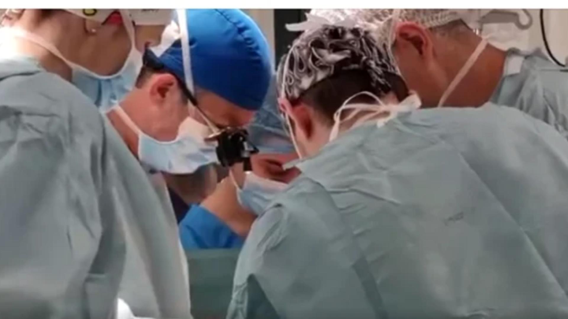 Succes extraordinar în România. Medicii din Târgu Mureș au reușit o premieră: au implantat o inimă artificială la o fată de 17 ani