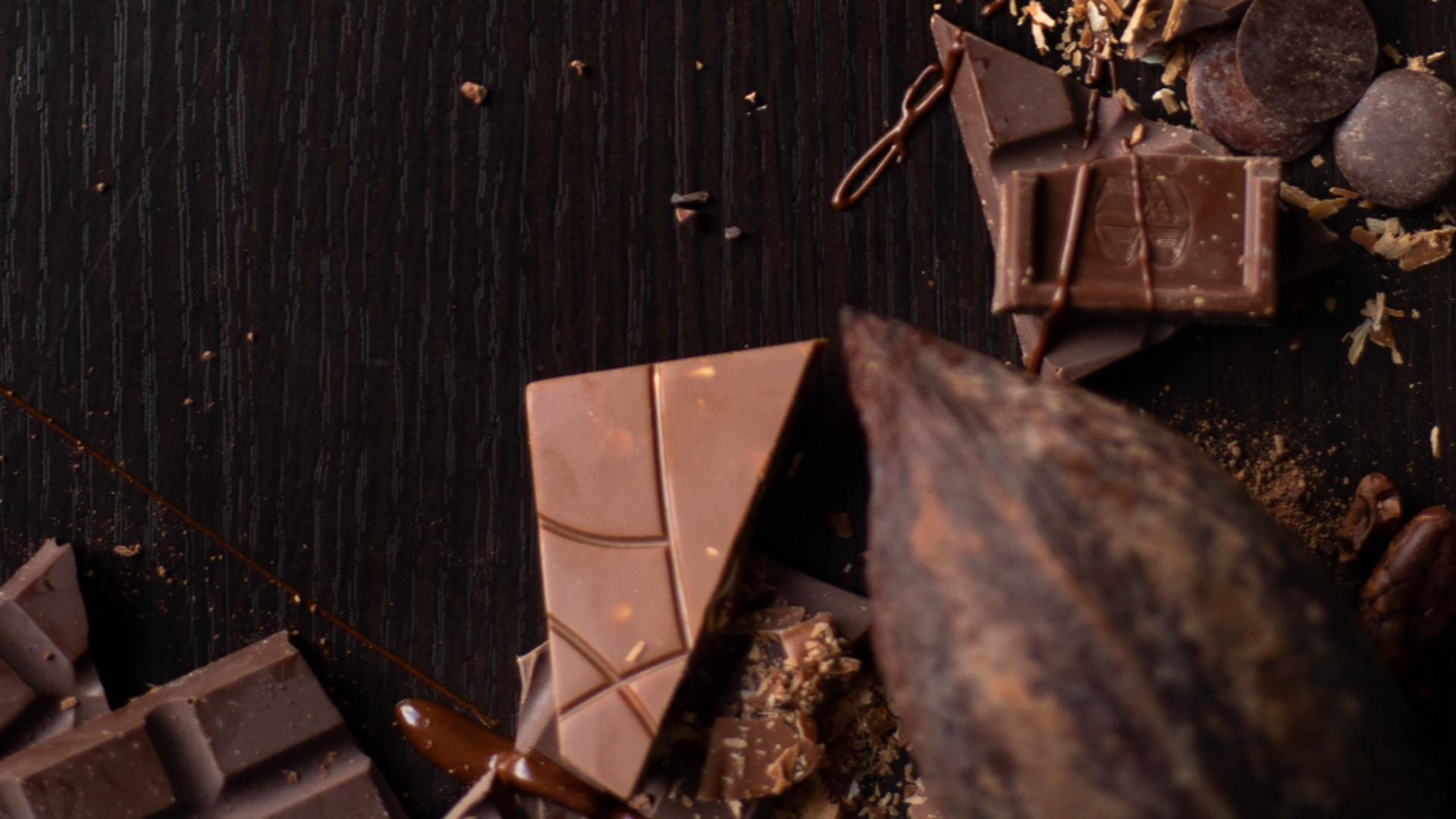 Ciocolata neagră și beneficiile sale neștiute pentru sănătate. Cine nu are voie să o consume