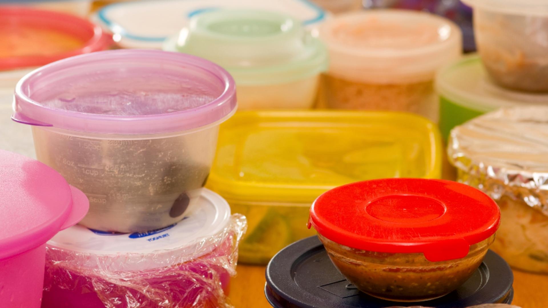 Cum scapi de mirosul neplăcut de mâncare din caserolele de plastic: Tot ce trebuie să știi – Sunt 6 soluții