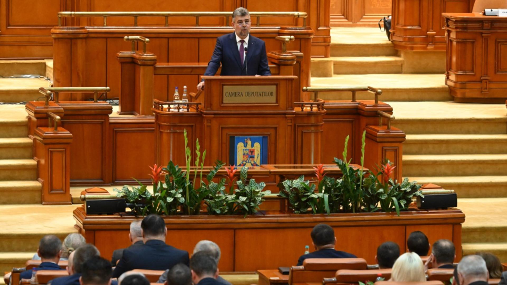 Parlamentarii se întorc la muncă de luni. Restanțele aleșilor la început de sesiune, legi cu importanță crucială pentru români: Pensiile, salarizarea și jaloanele PNRR