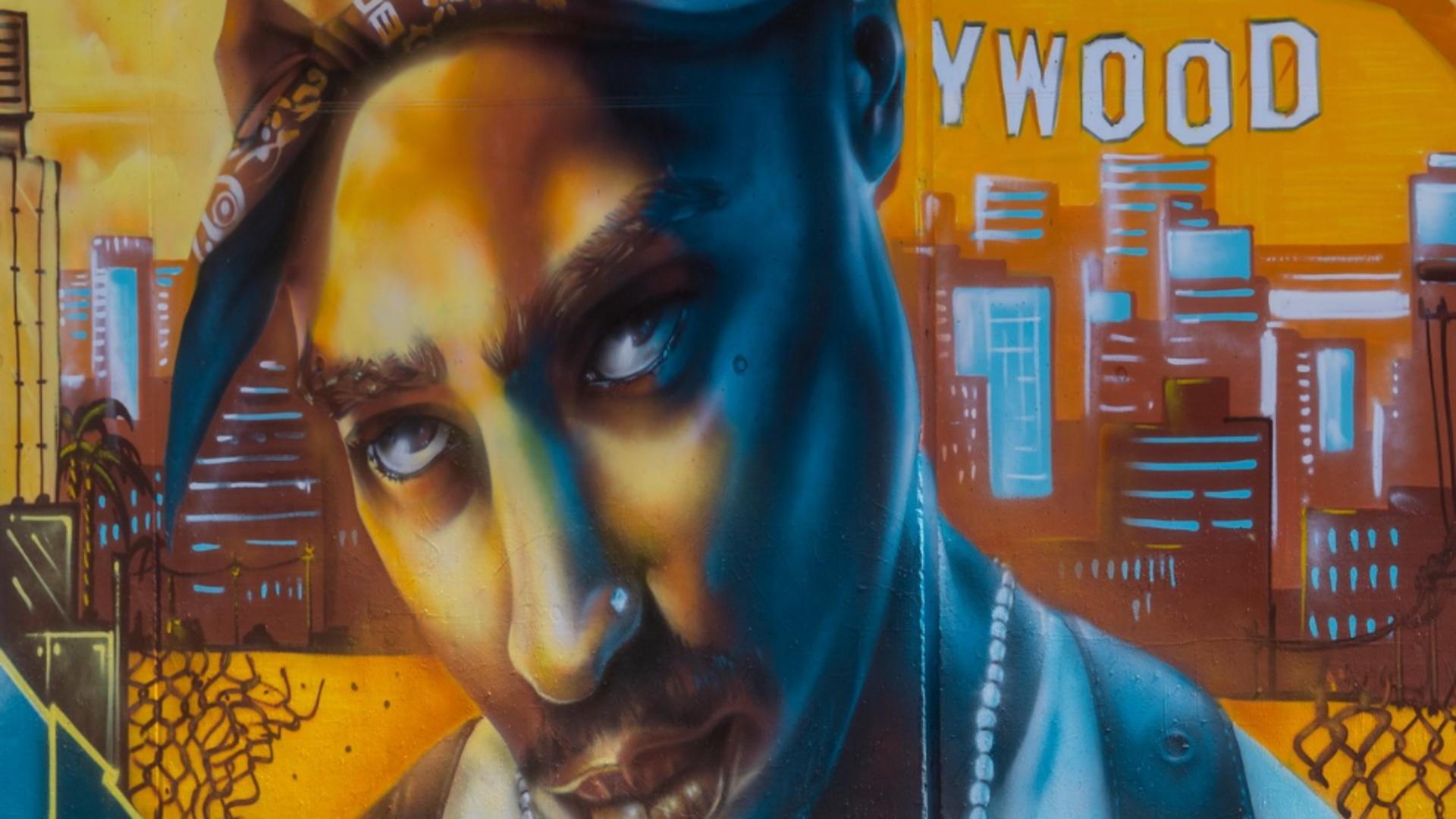 Pictură murală care-l înfățișează pe legendarul rapper (Profimedia)