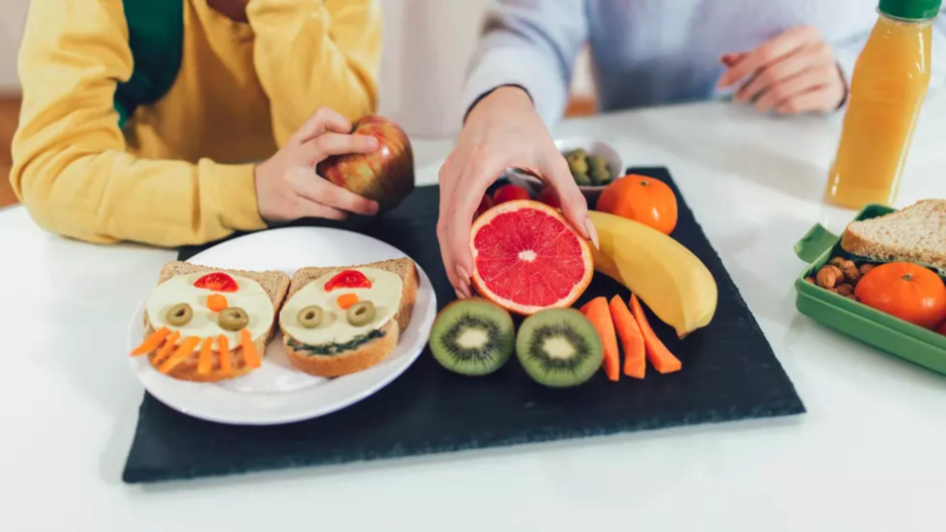 Rețeta unui prânz sănătos la școală. Trei alimente de evitat – Idei pentru pachețelul de prânz