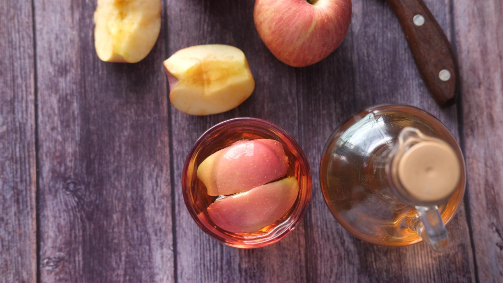 Oțet de mere dimineața, pe stomacul gol – De ce tot mai mulți oameni aleg să îl consume – Efecte incredibile pentru sănătate