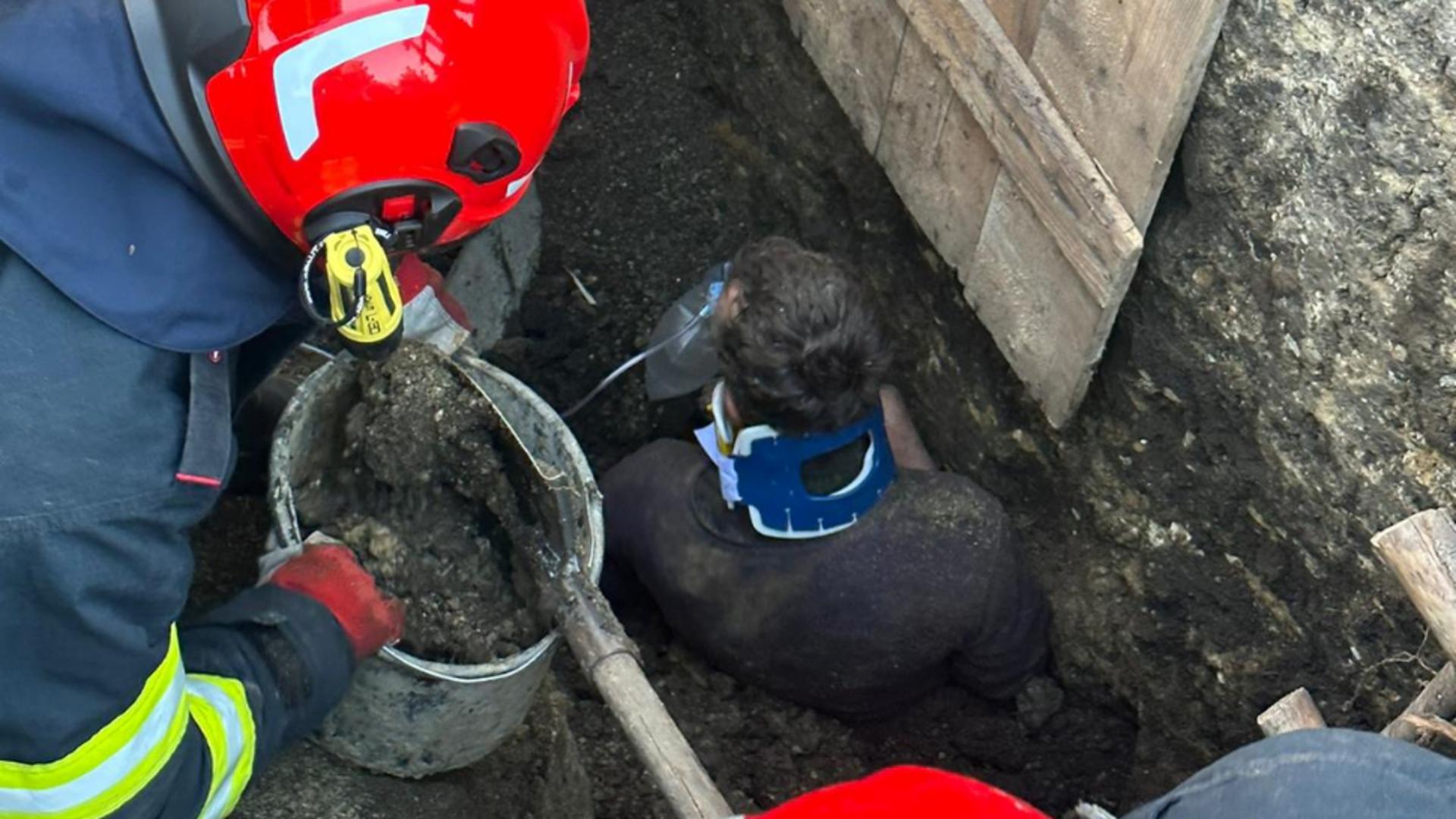 Bărbat de 47 de ani prins sub un mal de pământ, în Uricani. Foto/ISU