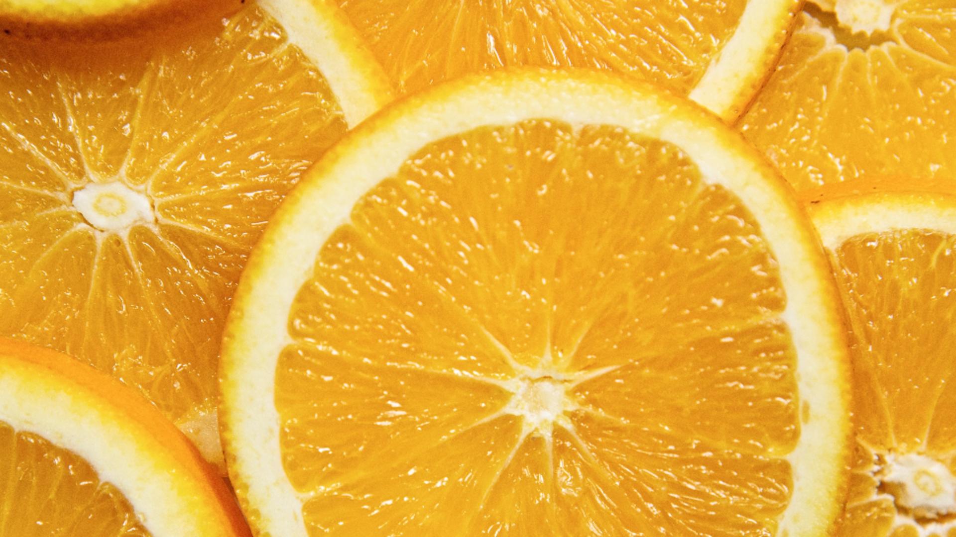 Motivul uimitor pentru care tot mai mulți oameni pun coajă de portocală în dormitor. Vei fi surprins/ Foto: unsplash.com