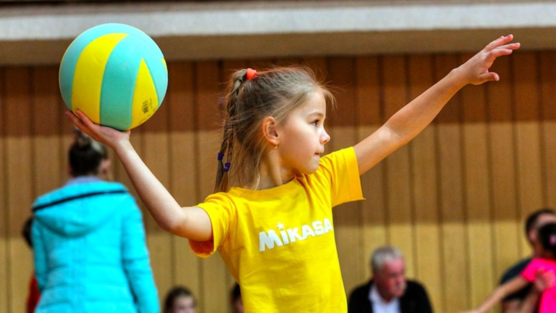 5 sporturi la care să-ți duci copilul pentru a-i dezvolta creșterea în înălțime