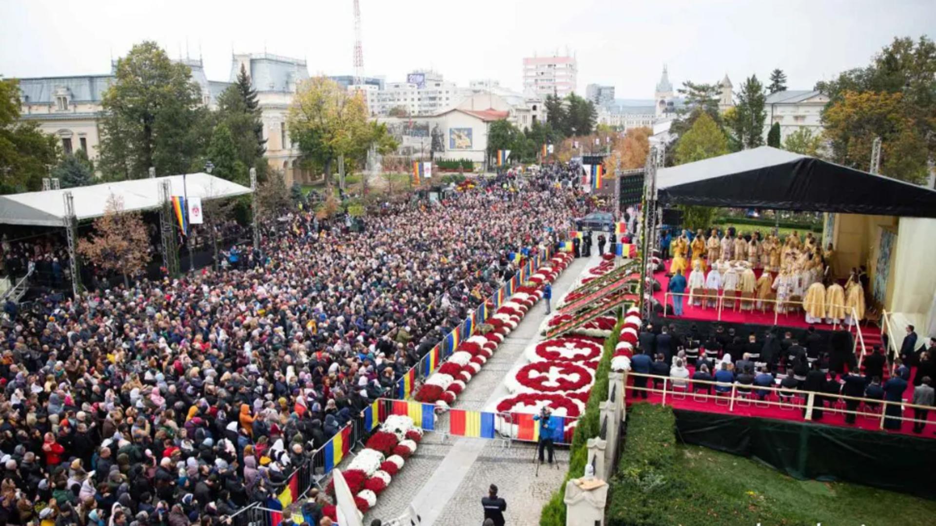 Cel mai mare pelerinaj din țară a început: Peste 300.000 de credincioși, la moaștele Sfintei Parascheva de la Iași – Program complet