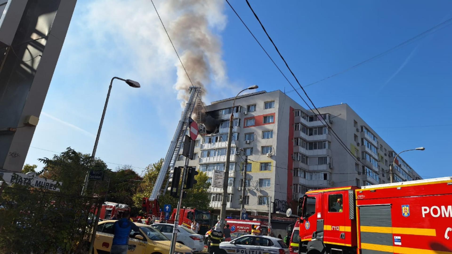 Explozie puternică în Capitală, urmată de incendiu: Degajări mari de fum – Pompierii, intervenție masivă pe Calea Griviței
