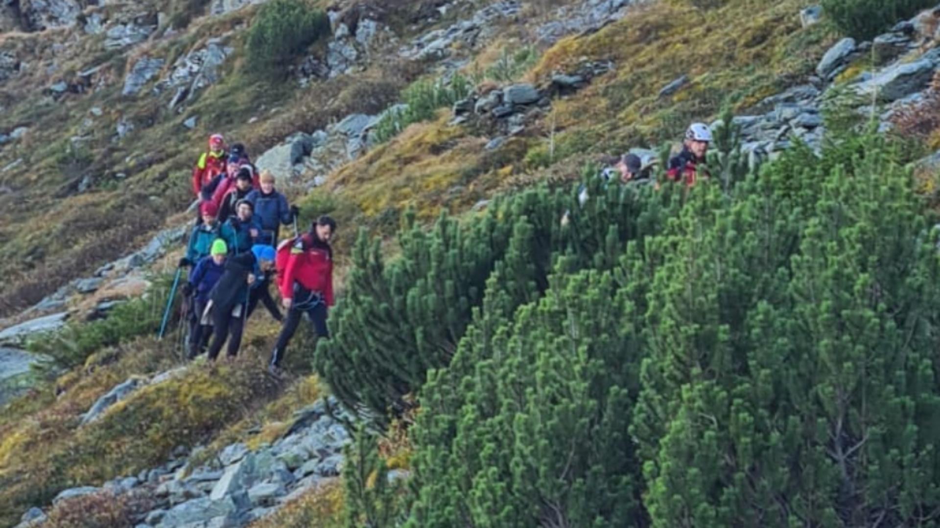 11 irlandezi rătăciți în Munții Rodnei, salvați după aproape 11 ore – Cum i-au găsit cei de la Salvamont Maramureș – VIDEO