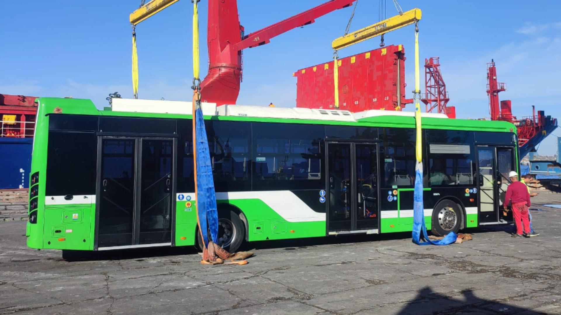 Primele autobuze electrice cumpărate de Primăria Capitalei au ajuns cu vaporul din China. Când vom vedea „chinezăriile” pe străzile din București