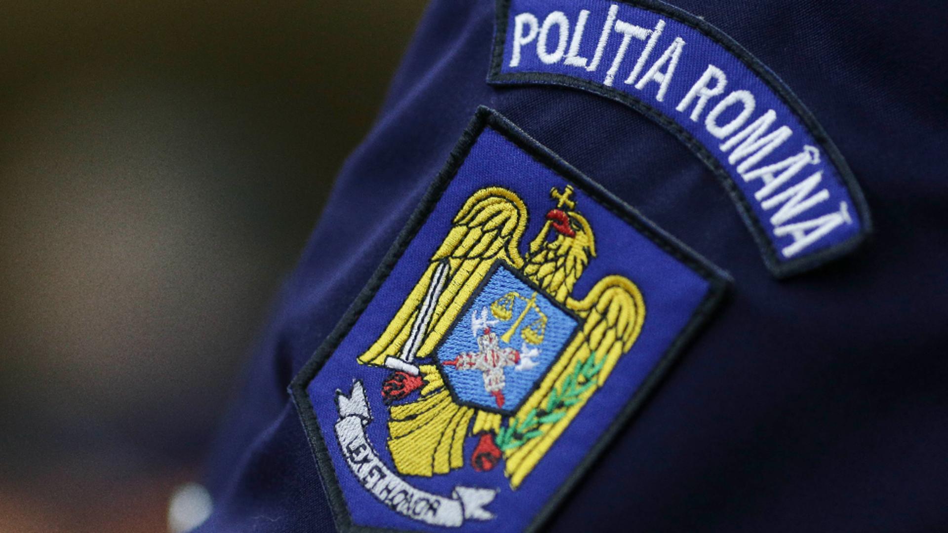 Ce pedeapsă a primit un român care a înjurat un polițist pe Facebook