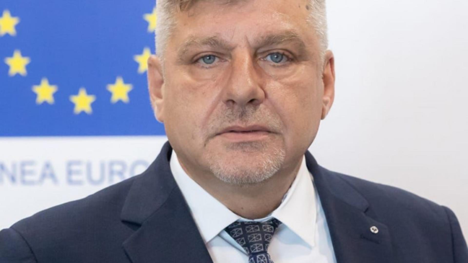 Directorul din Ministerul Proiectelor Europene care ar fi vândut subiectele la un concurs de angajare, trimis in judecată