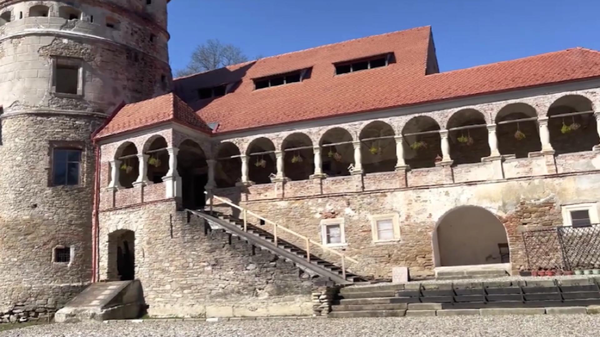 Castel din Transilvania, renovat de unguri/ Captură video