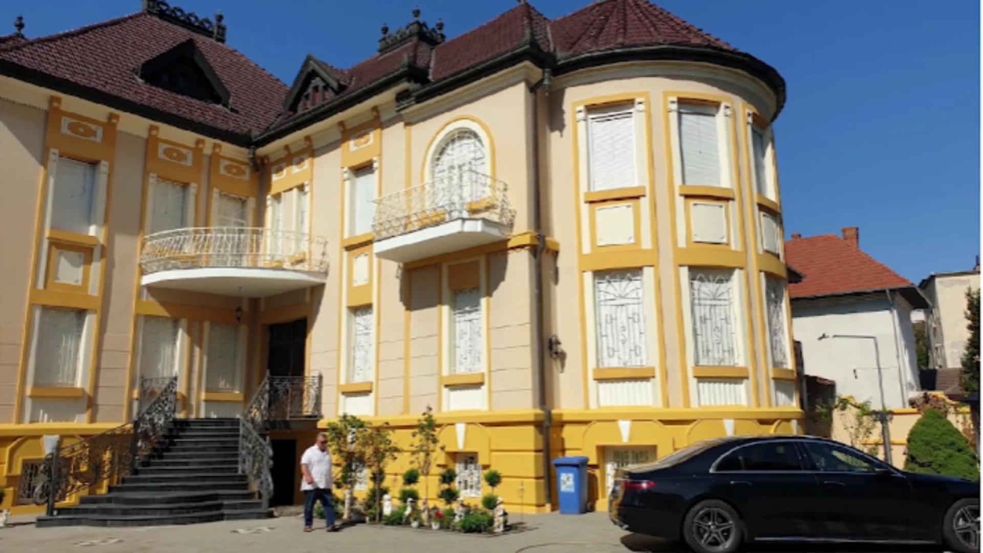 Palat cu uși blindate și mobilier aurit, recuperat de la interlopi, la Timișoara – Șeful clanului vrea înapoi banii investiți – Suma e uriașă