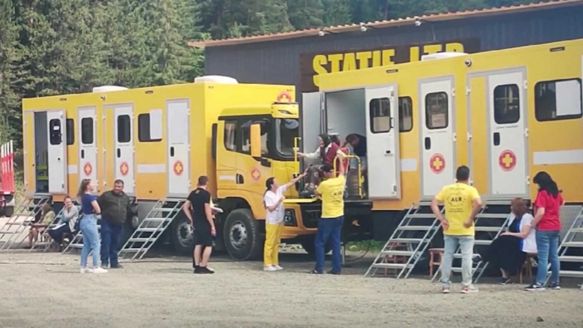 Consultații gratuite pentru mii de români prin intermediul Spitalului mobil AUR și Caravanei România Suverană
