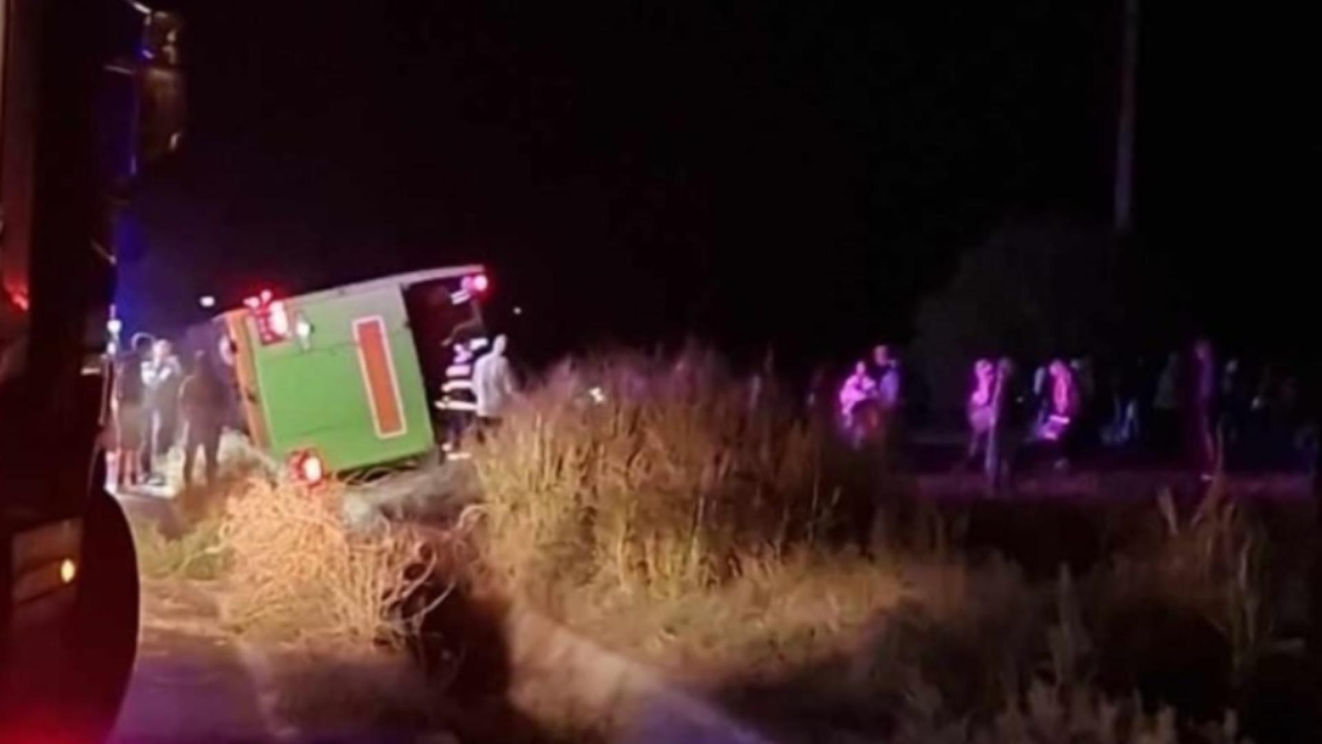 Situația pasagerilor din autocarul care s-a răsturnat, luni seara, la Hârșova: 7 persoane au ajuns la spital. Anunțul ISU Dobrogea