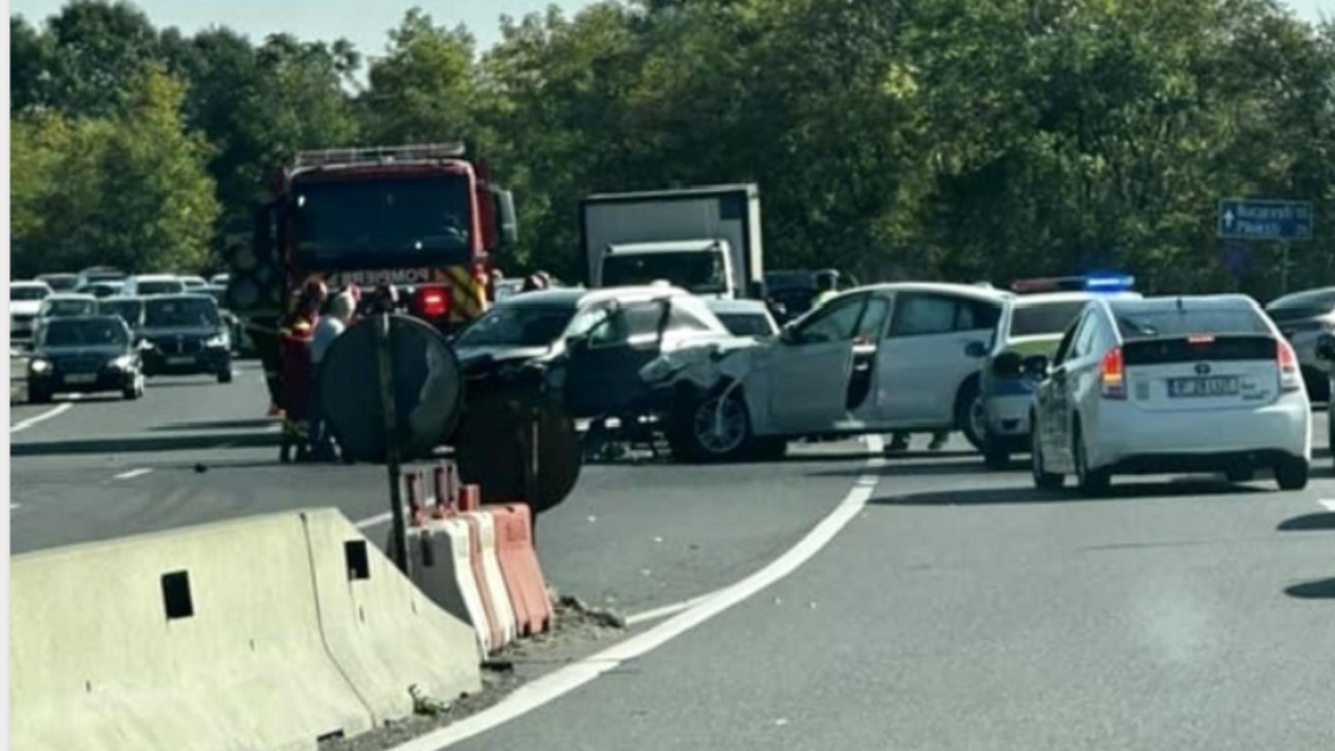 Accident grav pe DN1 – Patru mașini s-au ciocnit – Mai multe persoane transportate de urgență la spital