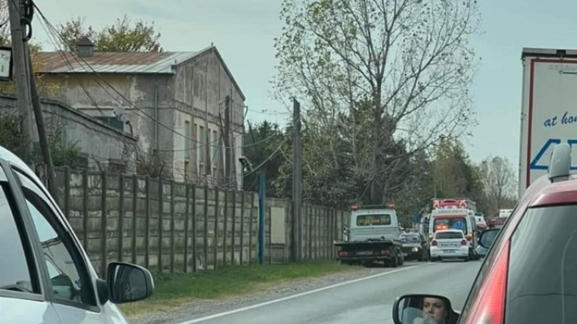 Mai multe ambulanțe au fost trimise la intervenție (InfoTrafic Prahova) 