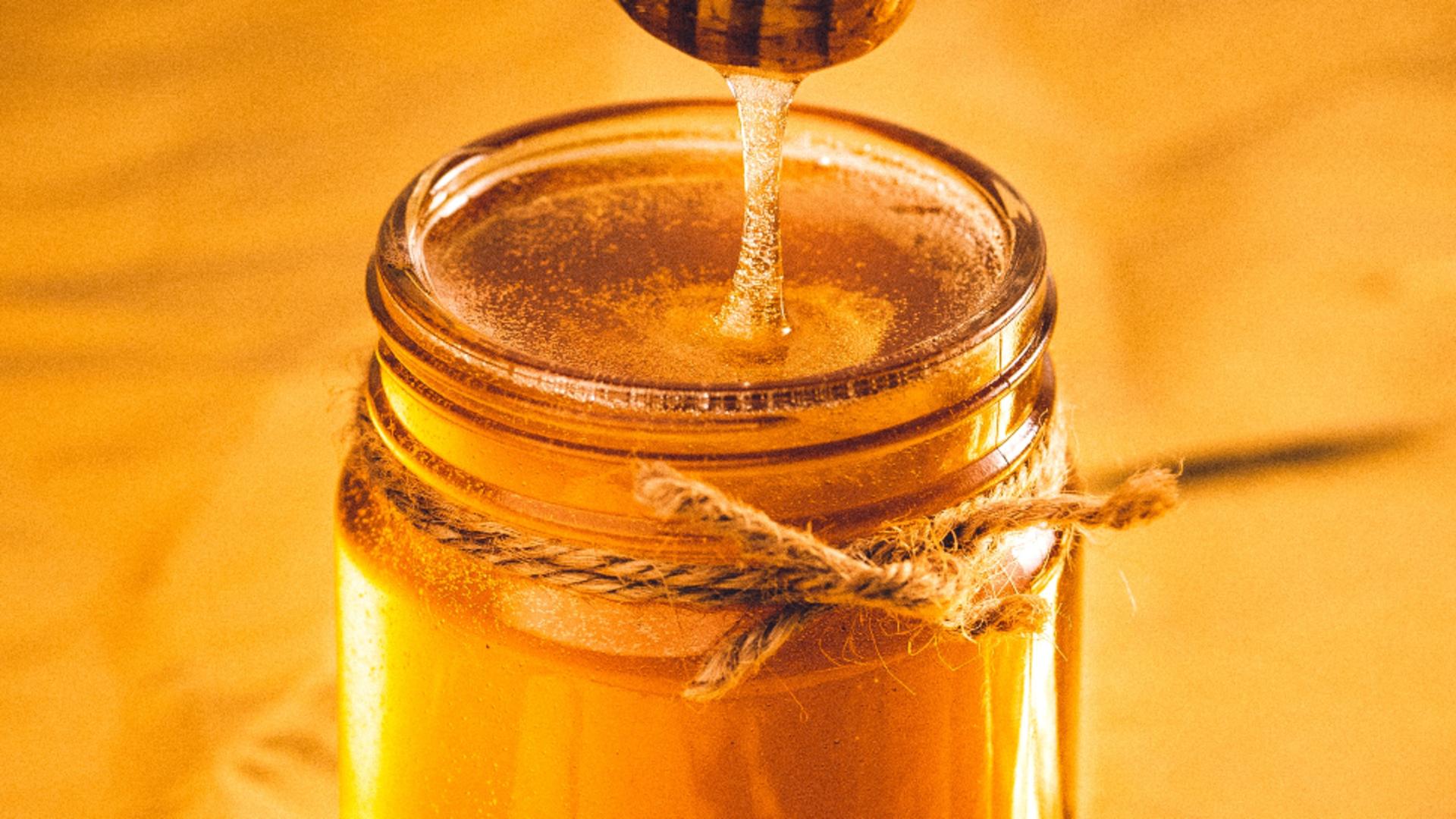 De ce este considerată mierea hrana longevivilor? Cum ne prelungește, de fapt, viața – Descoperire uluitoare