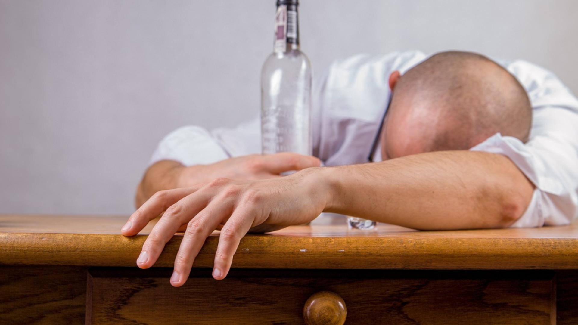 Cum să bei alcool fără să te îmbeți? Un specialist susține că a rezolvat misterul