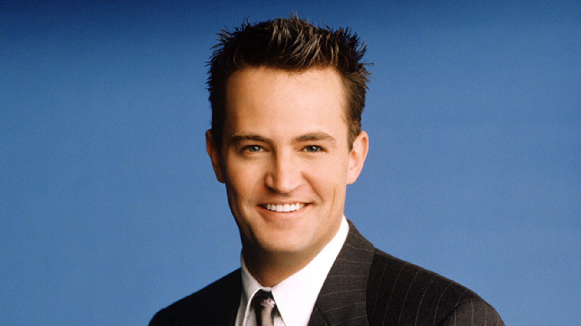 A murit Chandler din Friends. Actorul Matthew Perry a fost găsit fără suflare în cadă