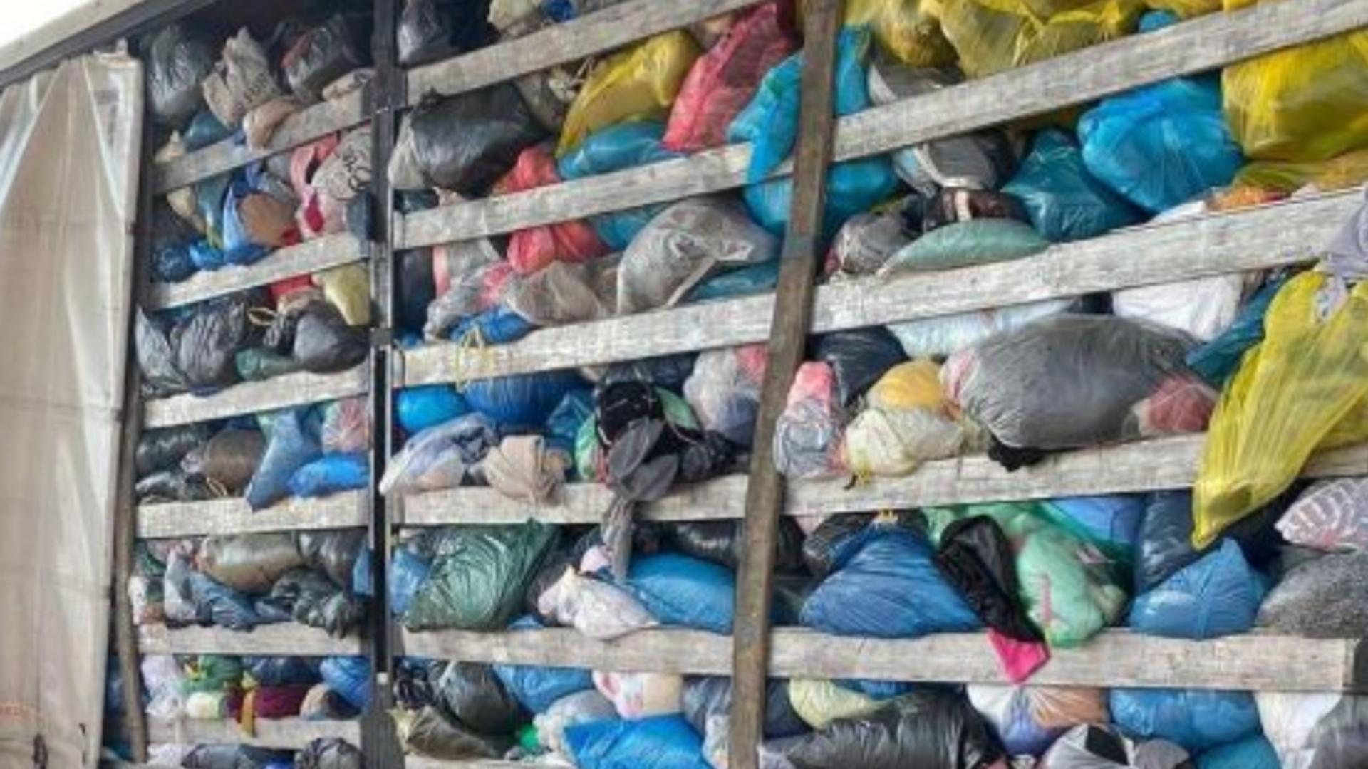 Peste 50 de tone de deşeuri oprite să intre în România - Marfa blocată la graniță vine din Italia, Anglia şi Germania