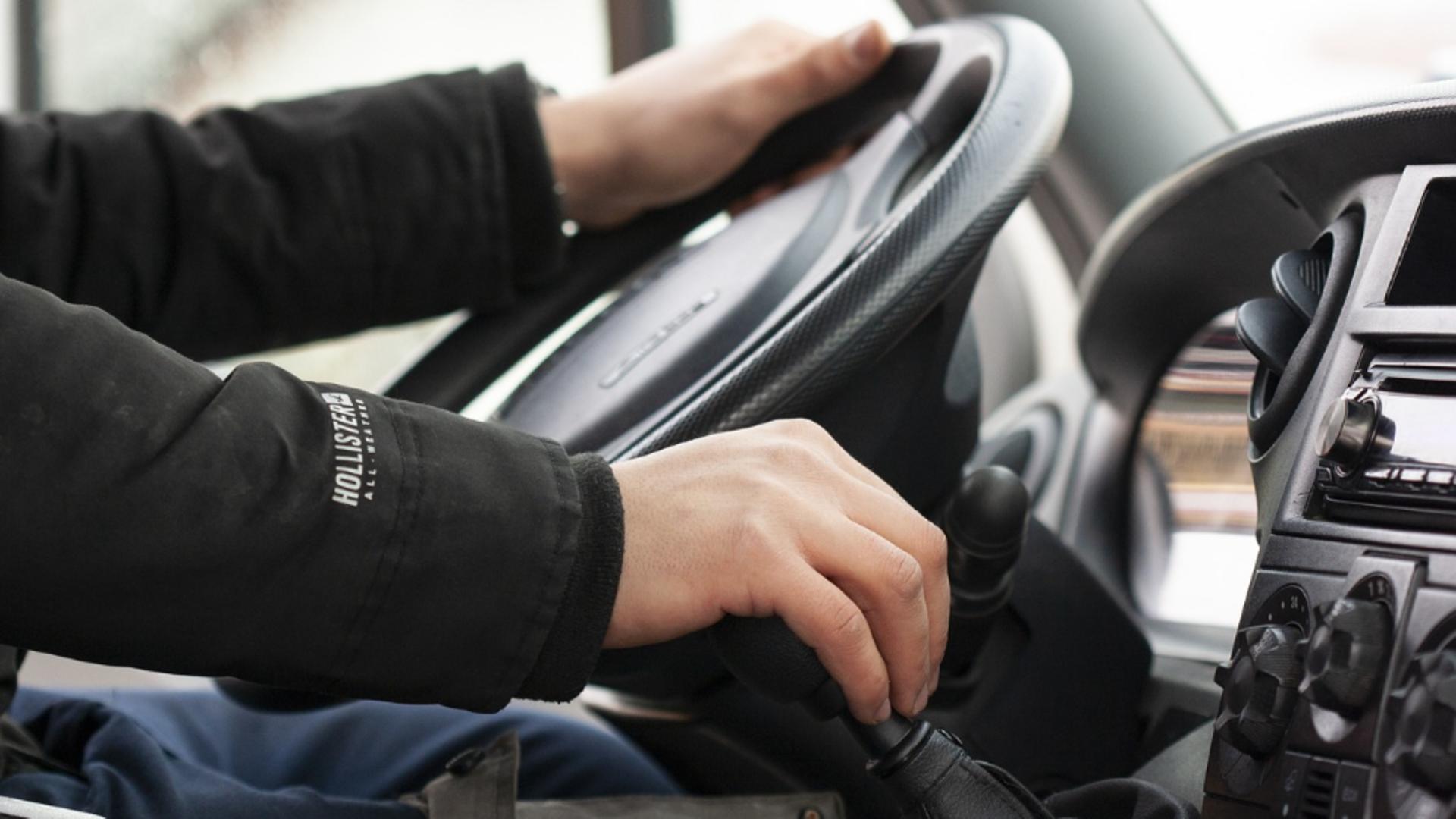 Șoferii cu permisul suspendat își vor putea suspenda polita de asigurare pentru întreaga perioada a sancțiunii