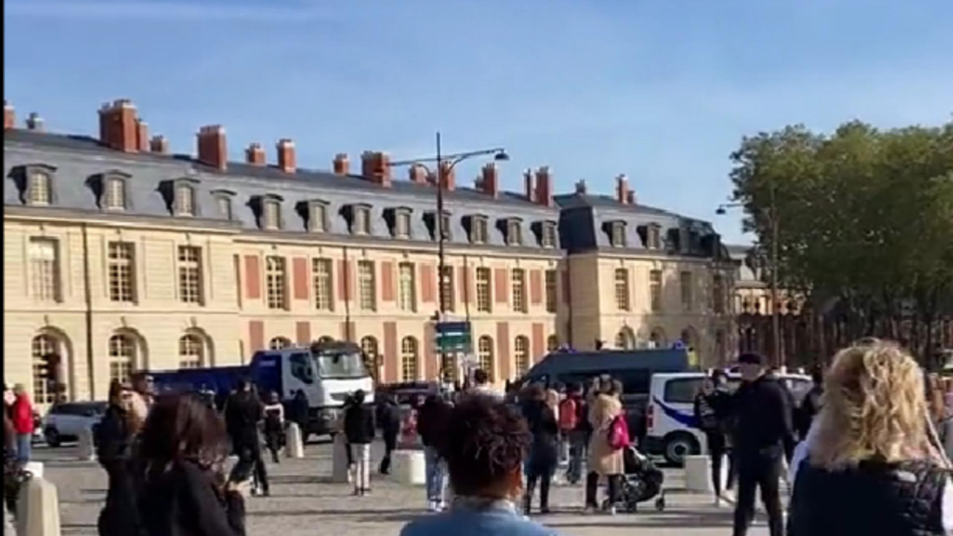 Alertă cu bombă la Palatul Versailles. Toți vizitatorii au fost evacuați – VIDEO