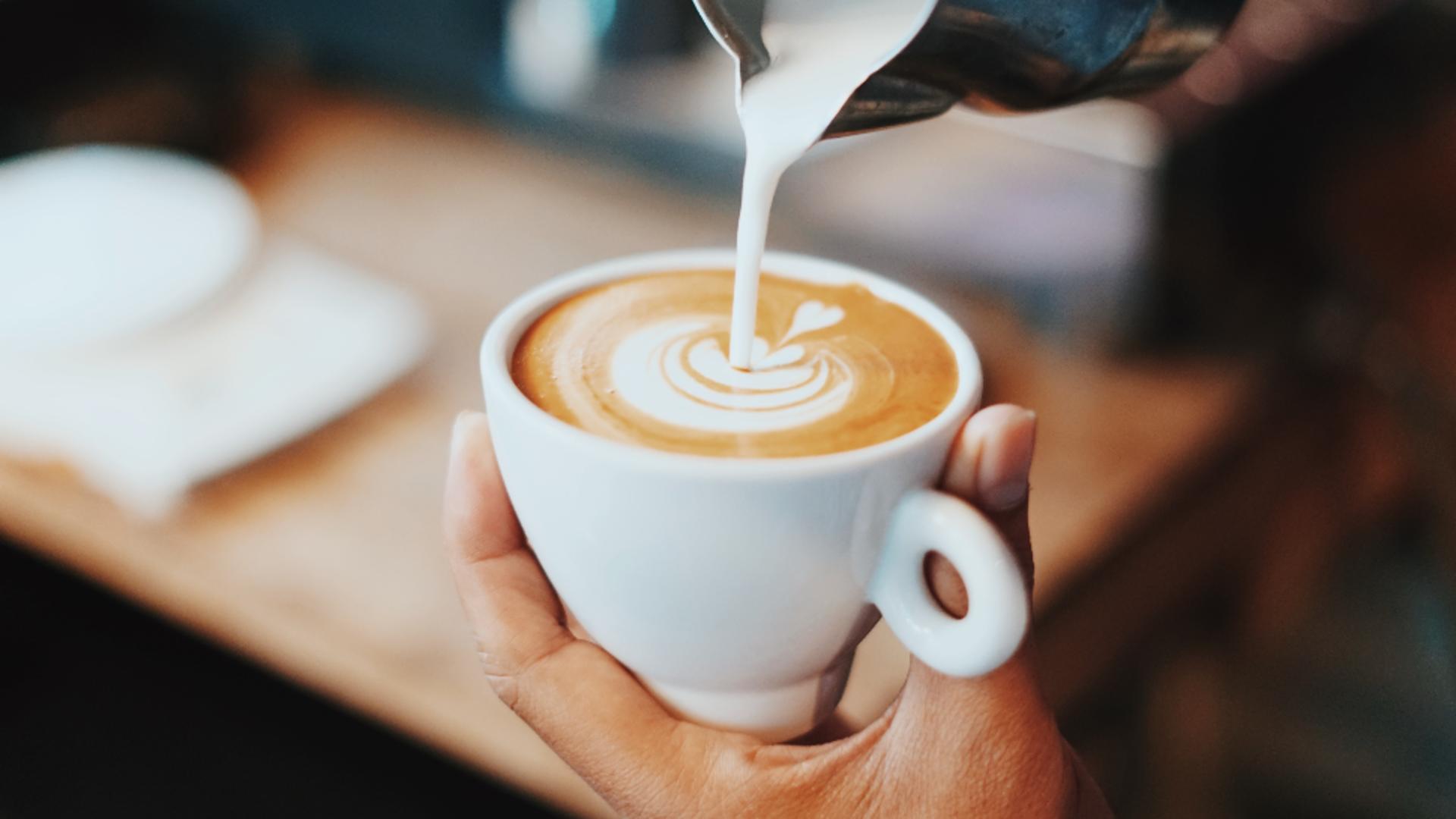 După ce oră NU mai trebuie să bei cafea – Trucuri pentru a-ți înșela pofta de cofeină