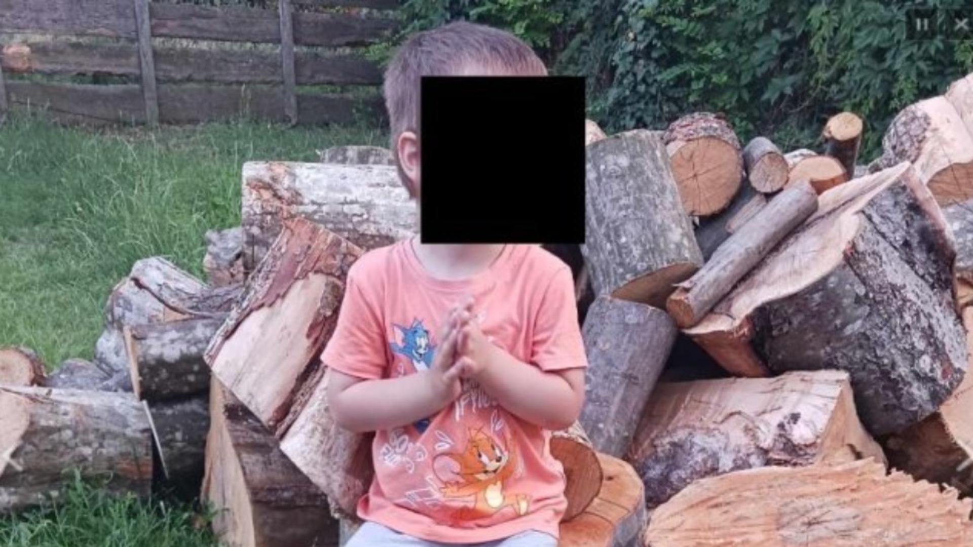 Gabriel, băiețelul de 3 ani din Botoşani aruncat de mamă de la etaj, s-a întors acasă. Fratele lui, de 2 ani, nu a putut fi salvat