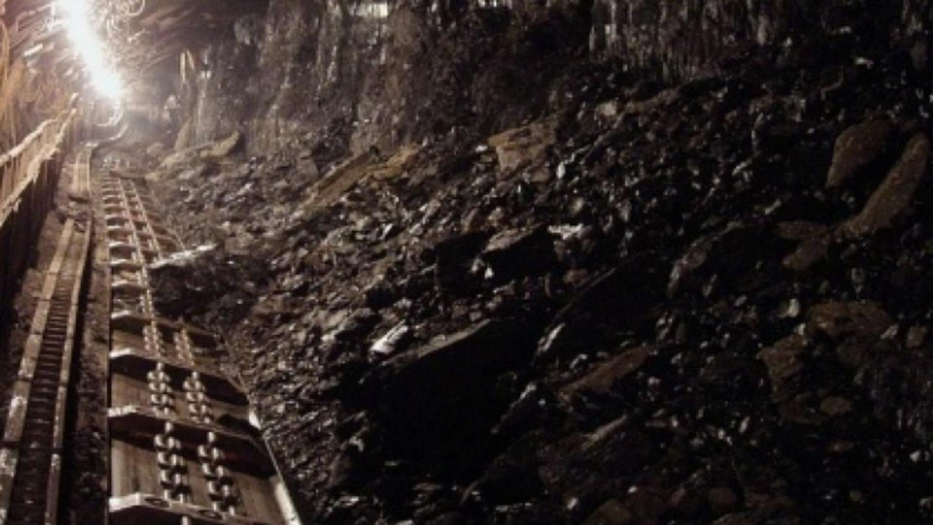 „Magneții” au dat lovitura în Valea Jiului: au furat calea ferată dintre minele Lonea și Petrila - 32 de metri de șină luați de hoții de fier vechi