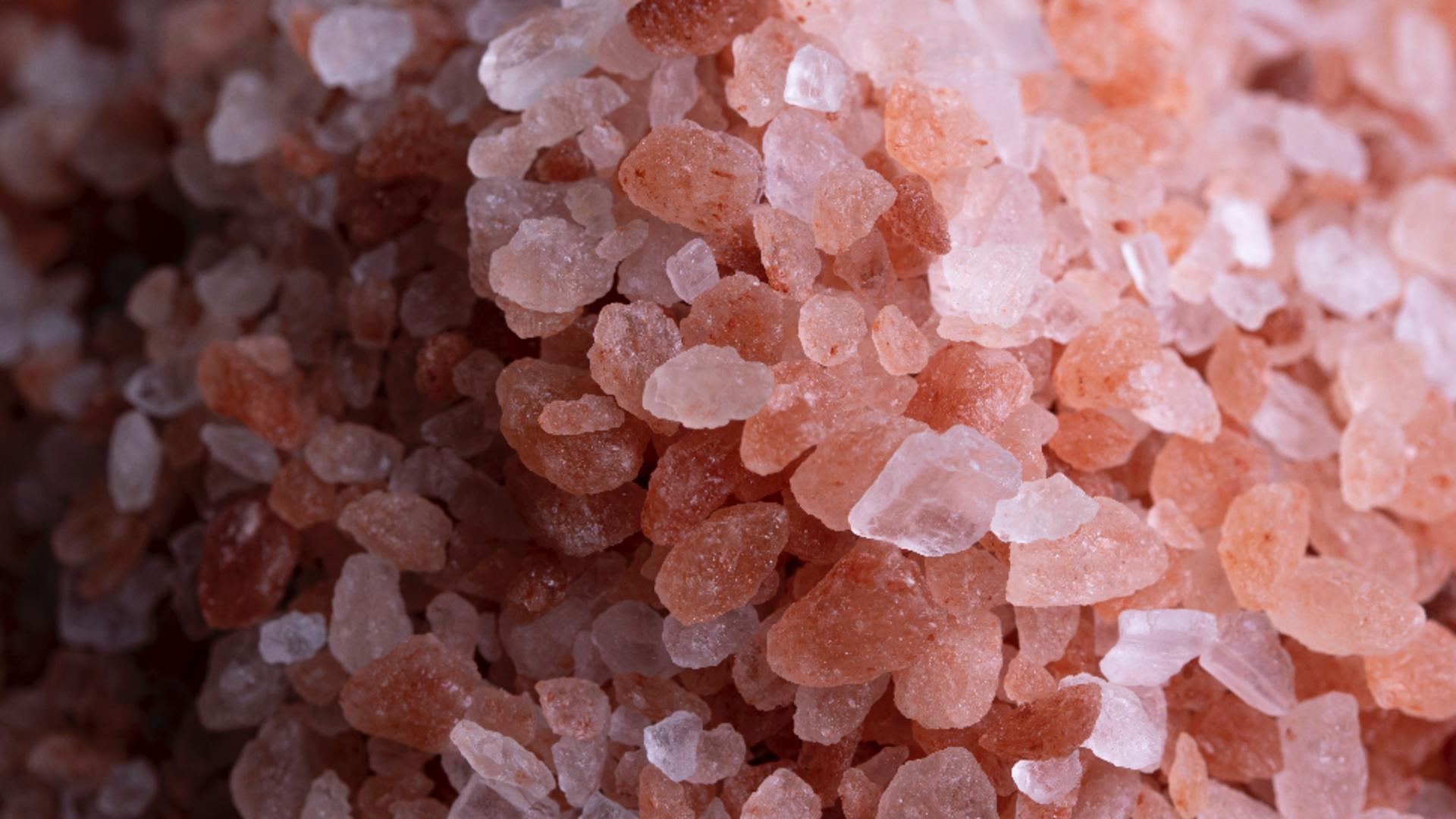 Trebuie să ai neapărat în casă sare de Himalaya în sezonul rece! Remediul natural face minuni în tratarea răcelii, sinuzitei și a bronșitei