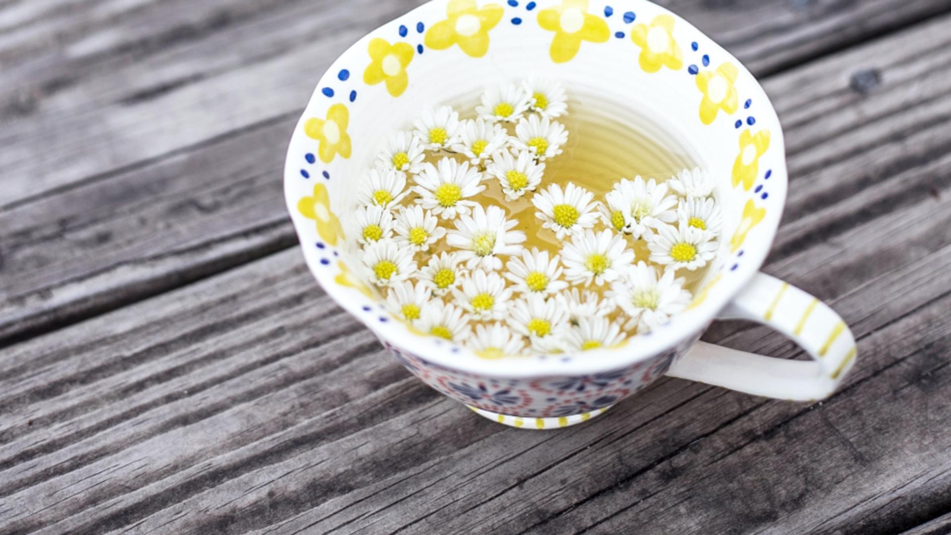 Beneficiile uimitoare ale ceaiului de mușețel. Ce se întâmplă dacă bei o ceașcă în fiecare zi