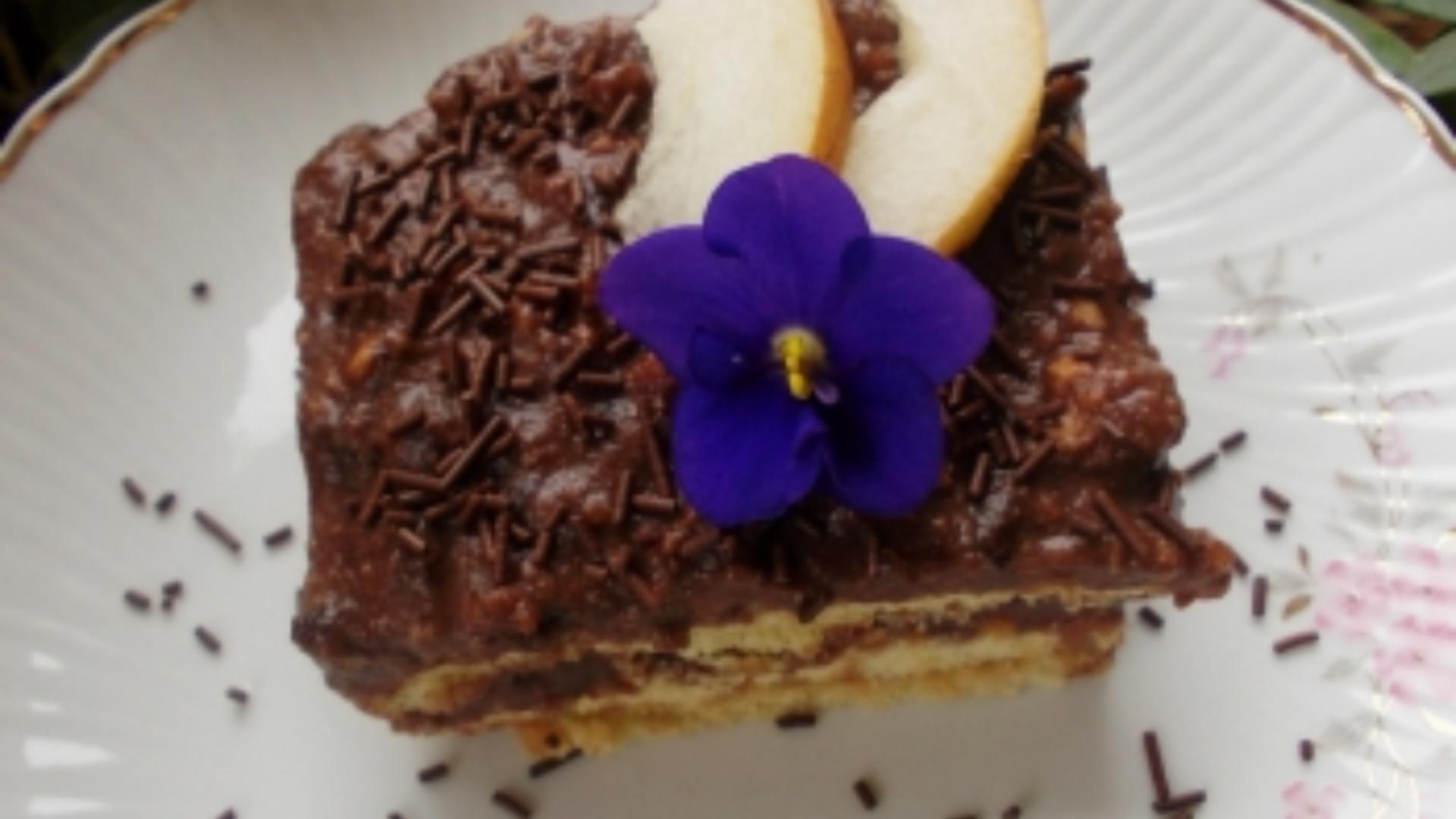 Prăjitura Violeta. Cel mai simplu desert din biscuiți – 2 etape esențiale la preparare