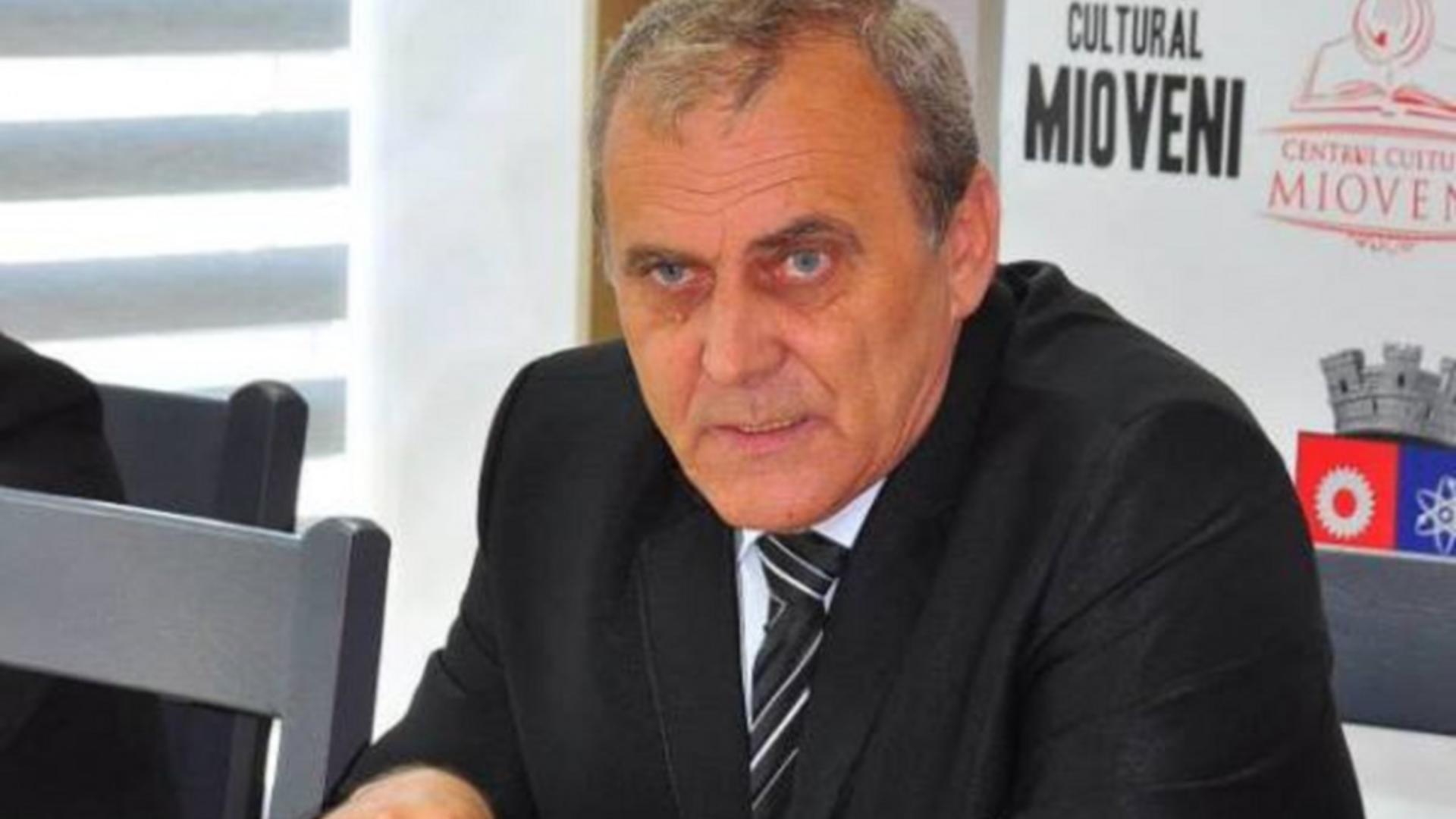  Primarul PSD din Mioveni, reținut de DNA - Este acuzat că a cerut 30.000 de euro mită pentru o angajare într-un spital 