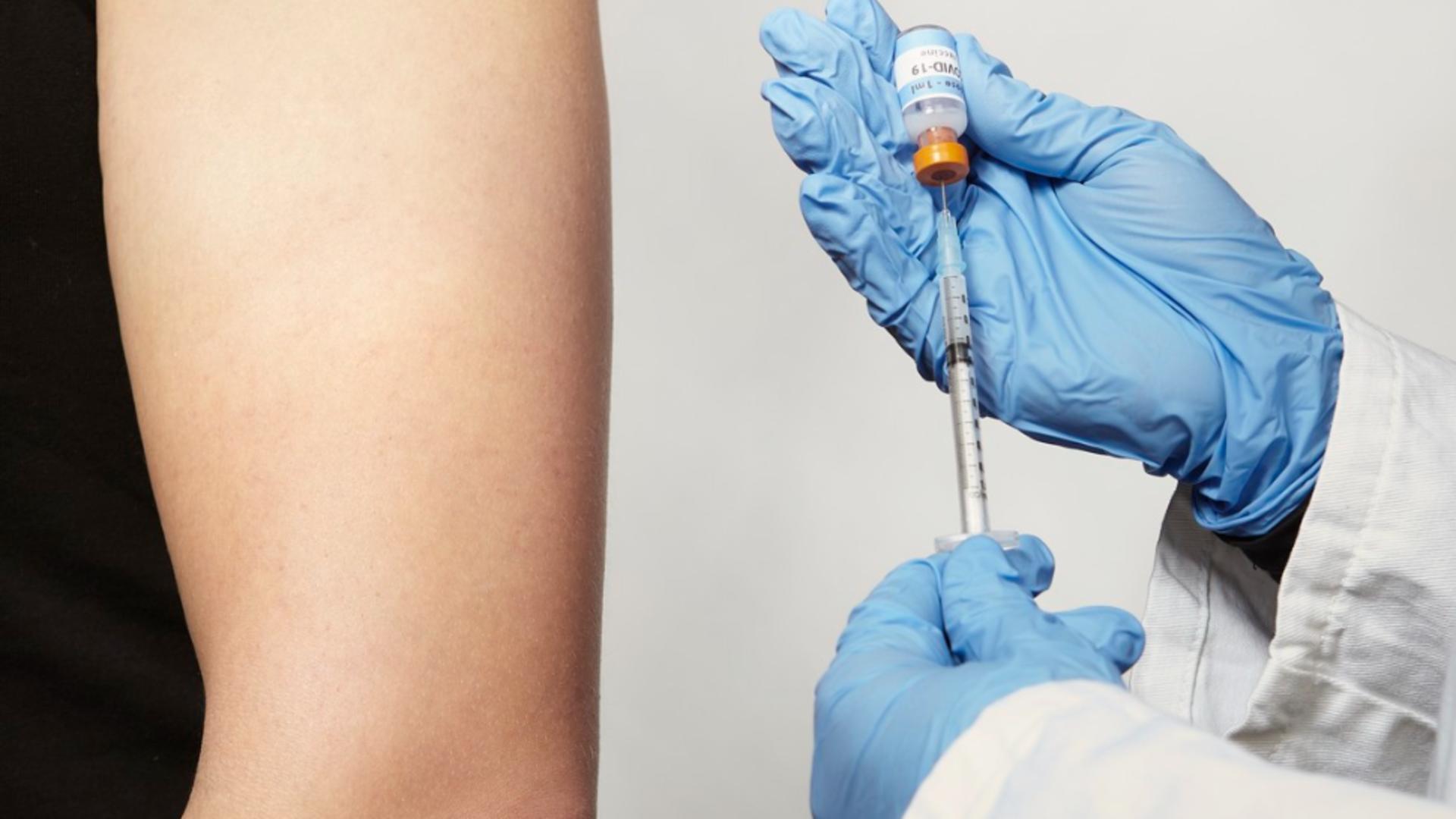 Alarmă de la INSP: Reacțiile adverse la toate vaccinurile au crescut îngrijorător. Raportul instituției pe anul 2022