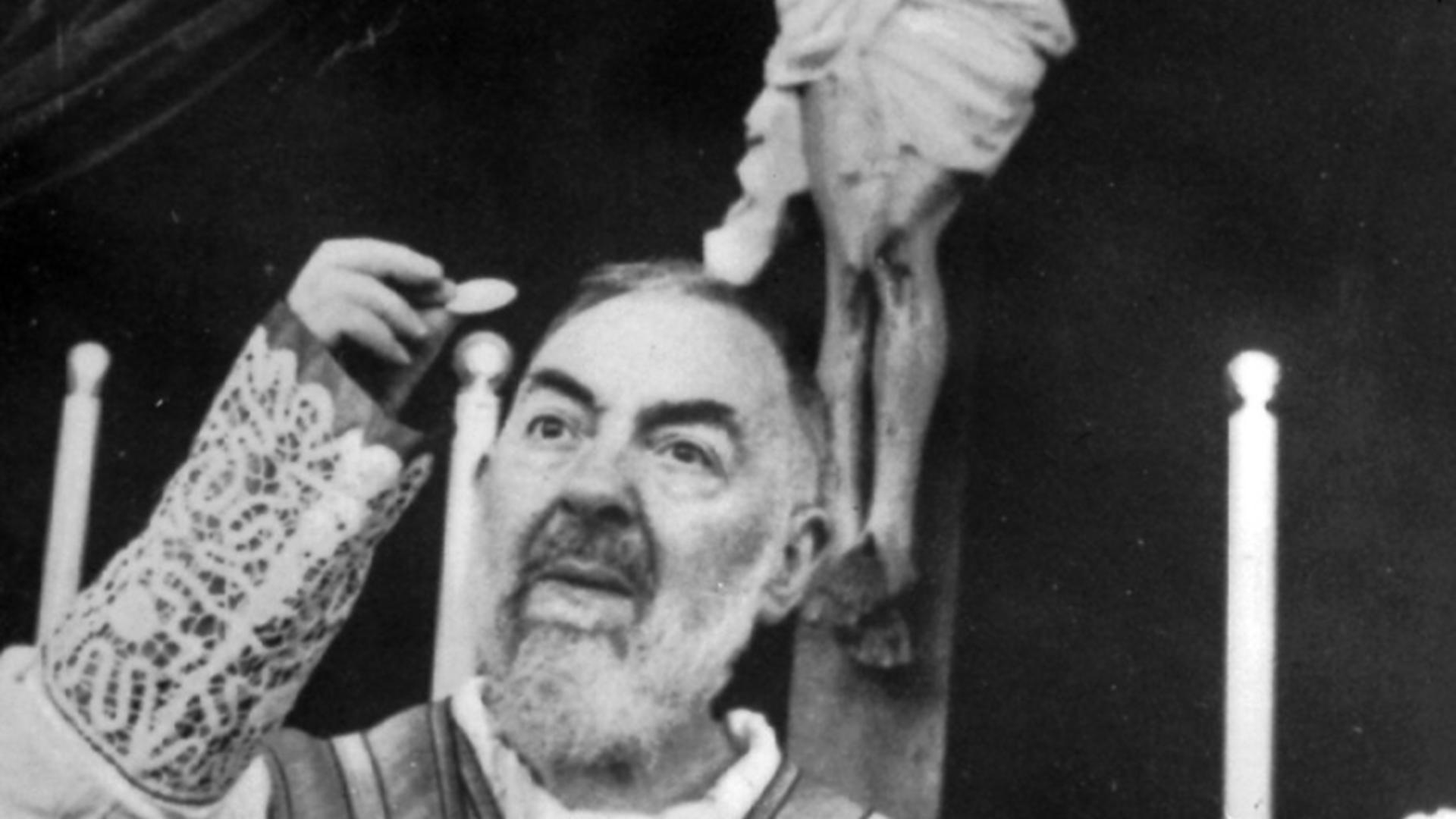 Padre Pio, cel mai cunoscut sfânt care emana parfumul divin (Profimedia)