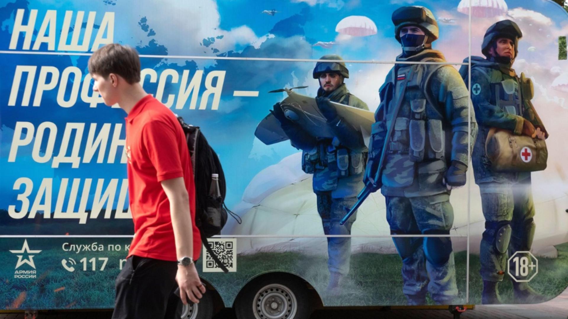 Putin a împânzit orașele Rusiei cu anunțuri de recrutare. Salarii record pentru soldații trimiși pe front în Ucraina